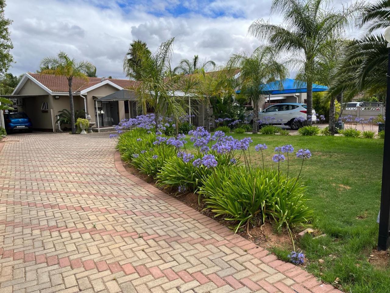 Oppi Draai Guesthouse Oudtshoorn Exterior photo